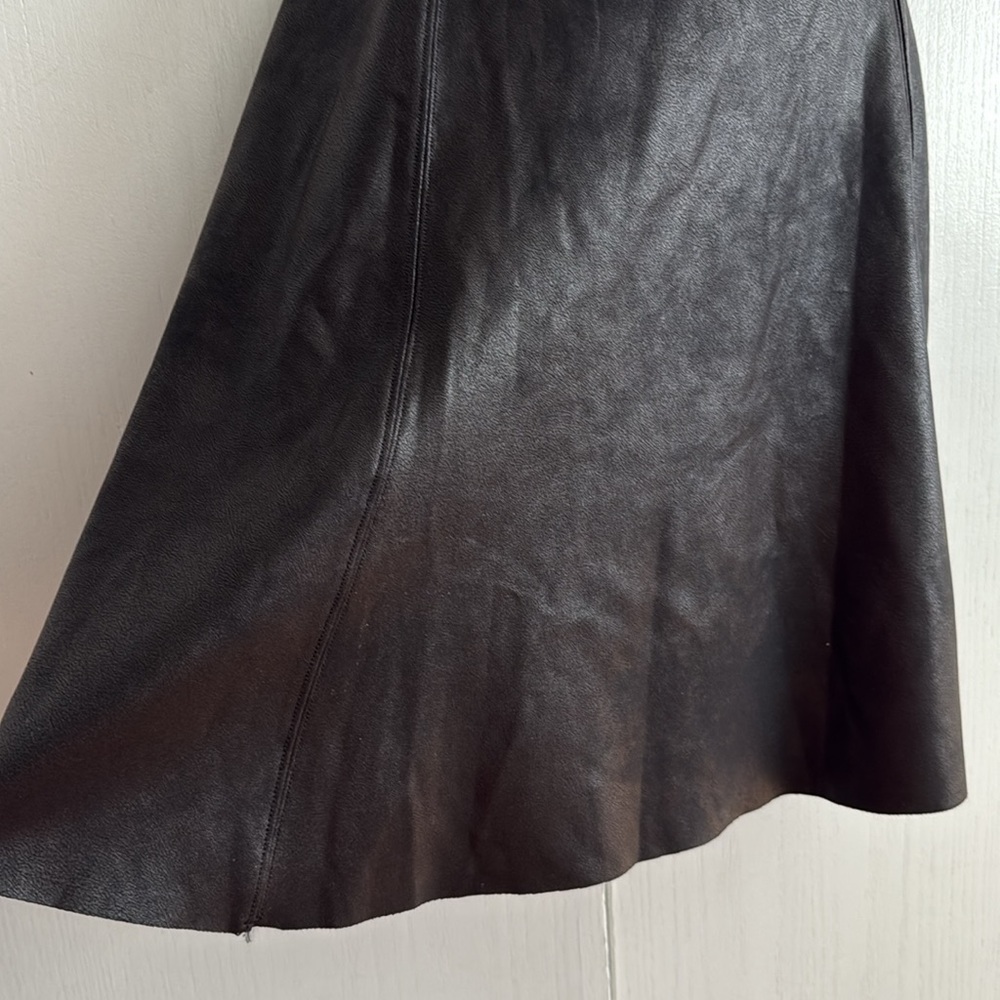 SPANX Faux Leather Black Flouncy Skater Mini Skirt Size L Pull-On Elastic Waist - Picture 6 of 10